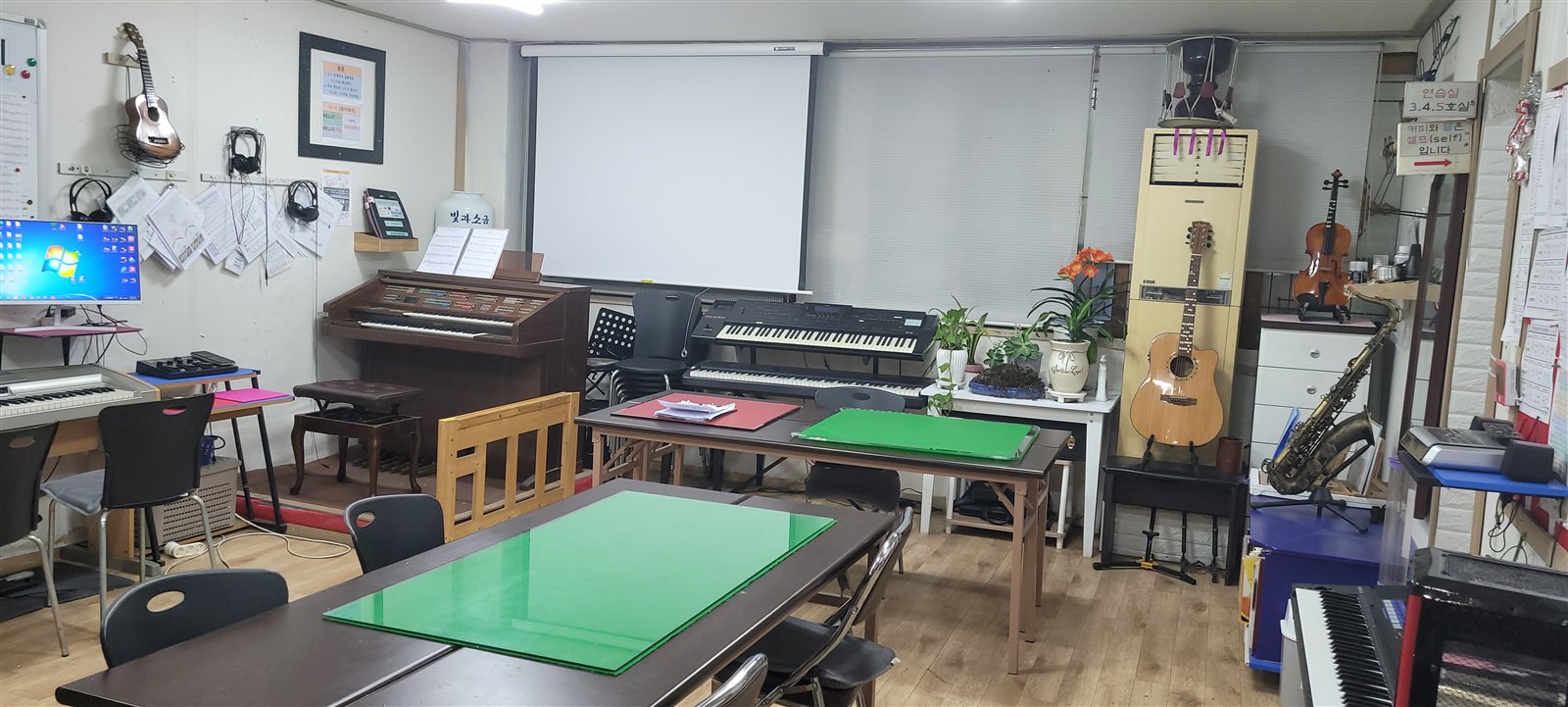 취미실용음악학원 수업 공간 — 전자오르간, 신디사이저, 기타, 색소폰, 바이올린
